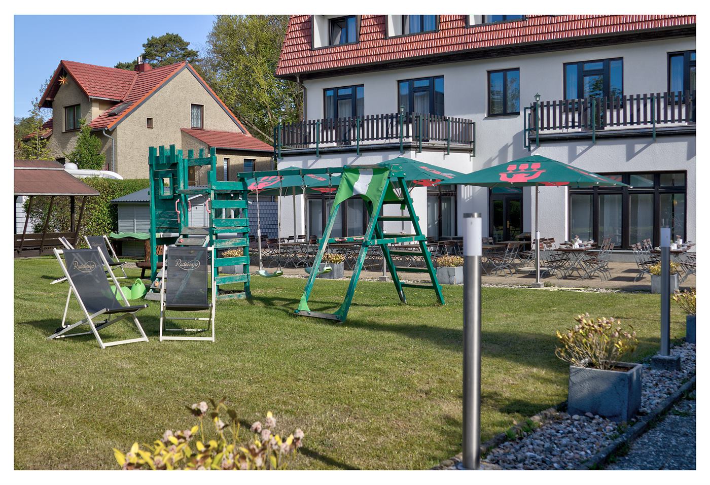 Garten mit Spielplatz